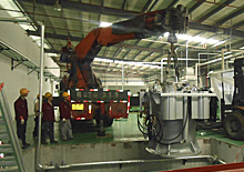 北京大件搬運在進行油壓機吊裝下坑